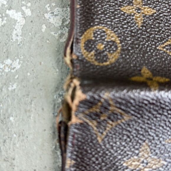 Vintage Louis Vuitton long wallet - Picture 6 of 11
